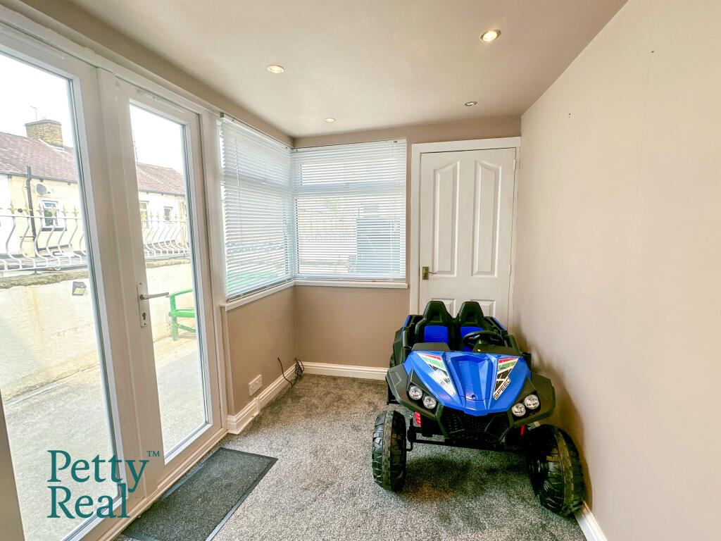 40 Skelton Street, Colne photo 4