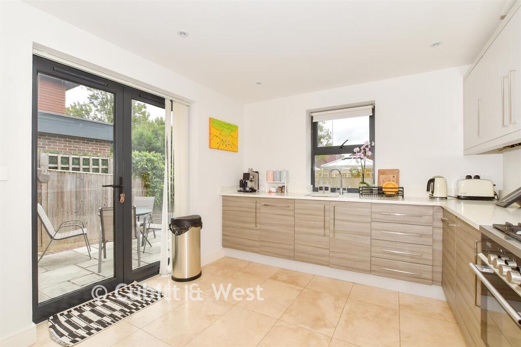 House in Redhill - View 3