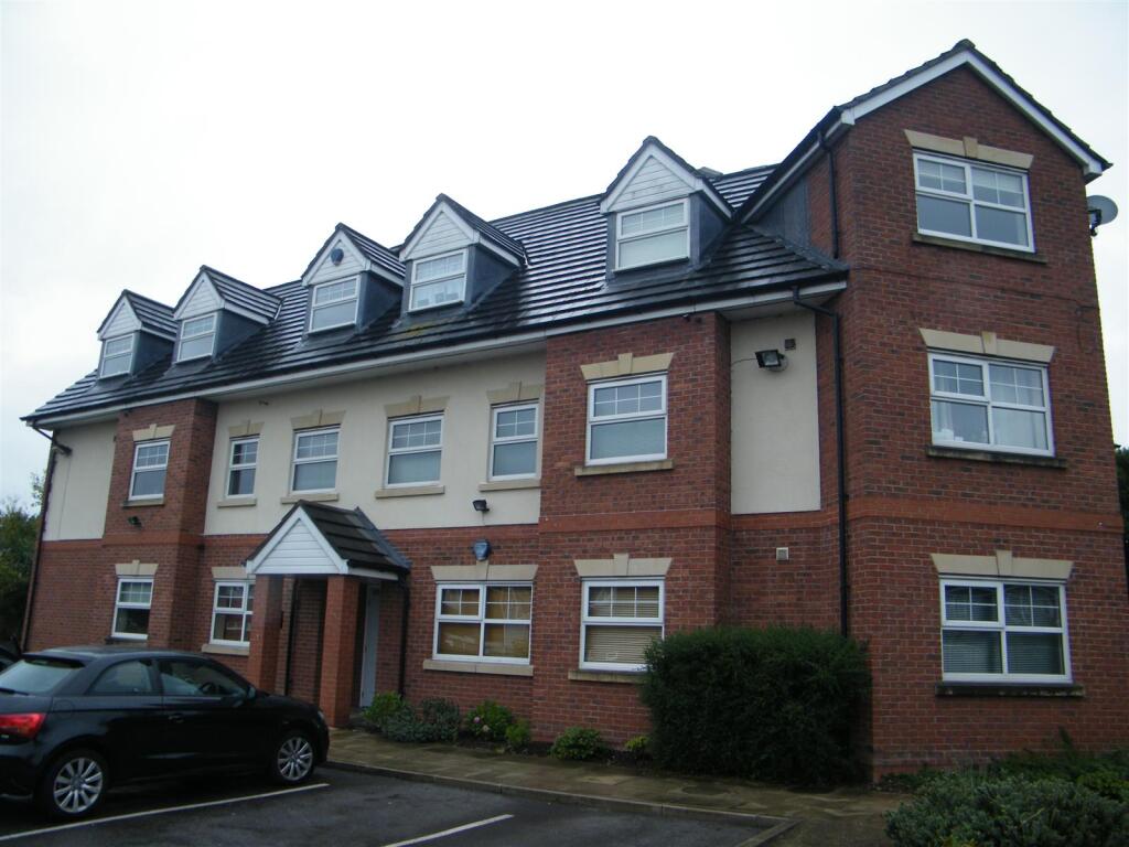 Main image of property: Summer Court, Firsway, Sale,M33 4SU