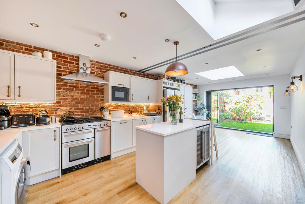 House in Guildford - View 2