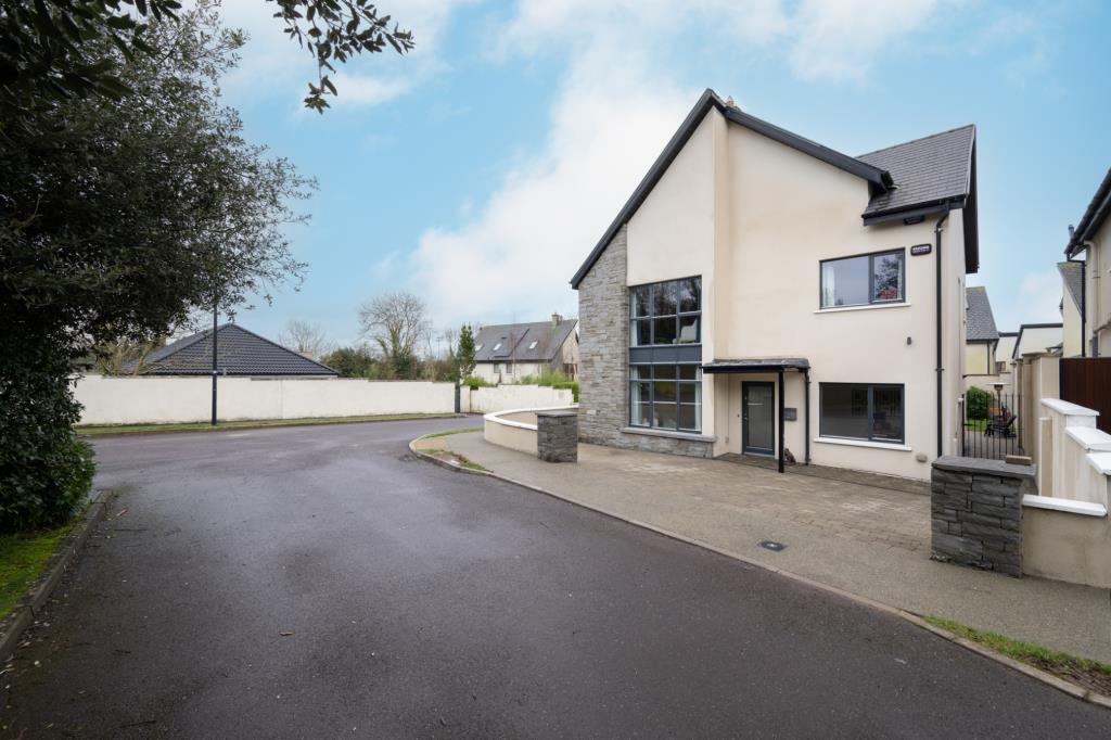 Main image of property: 4 Courtwood, Garryduff, Rochestown, Cork, T12NRC4