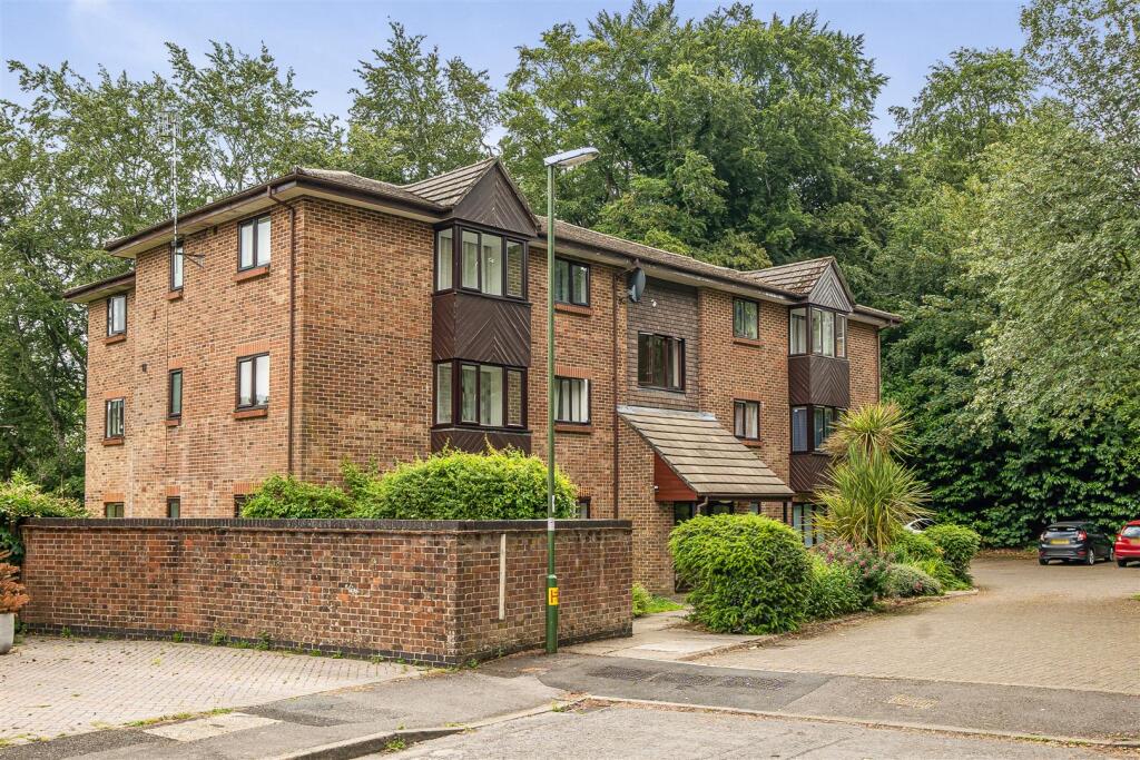 Main image of property: Puttocks Close, Haslemere