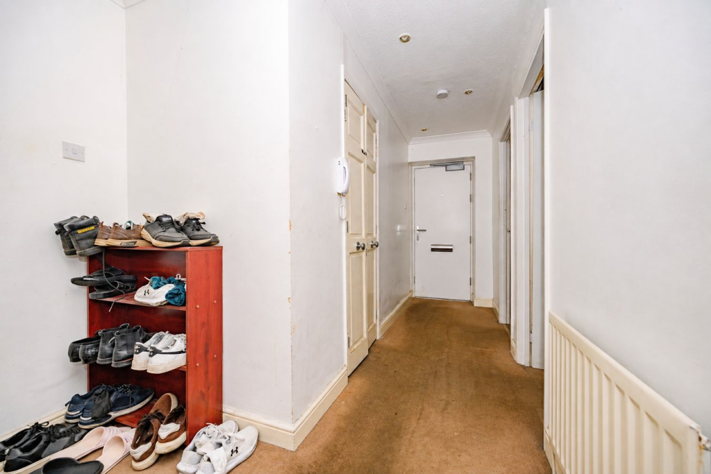 Apartment in Dacorum, Hertfordshire - View 3