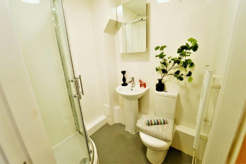 Apartment in Broxtowe, Beeston - View 5