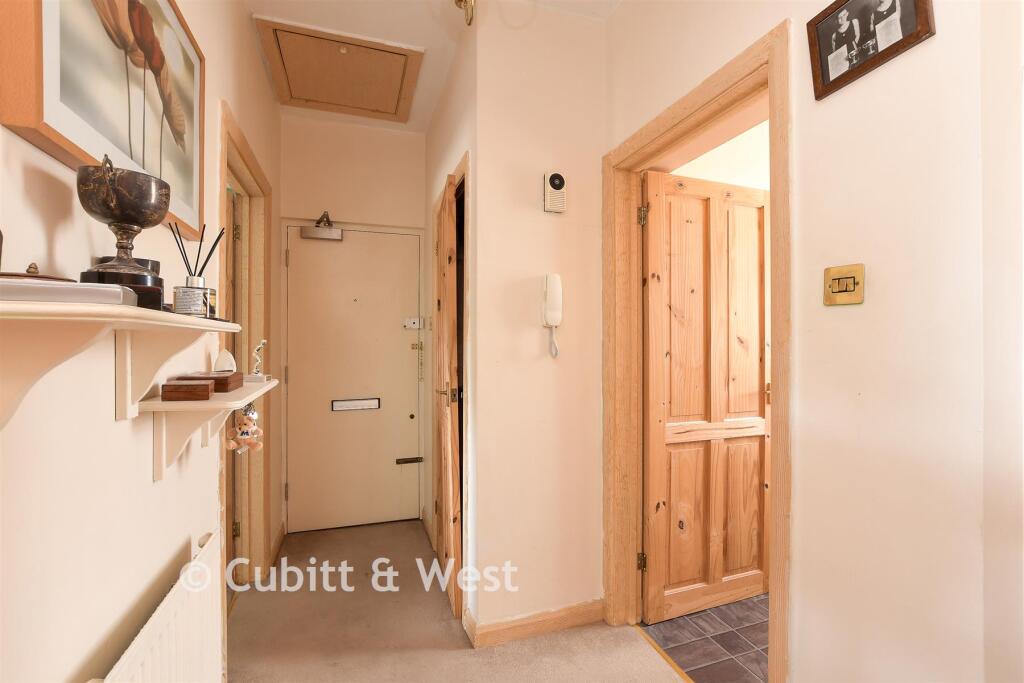 Apartment in London - More