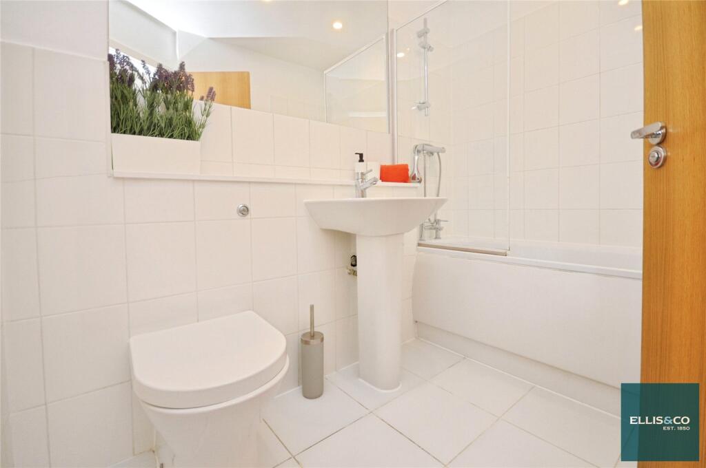 Apartment in London - View 5