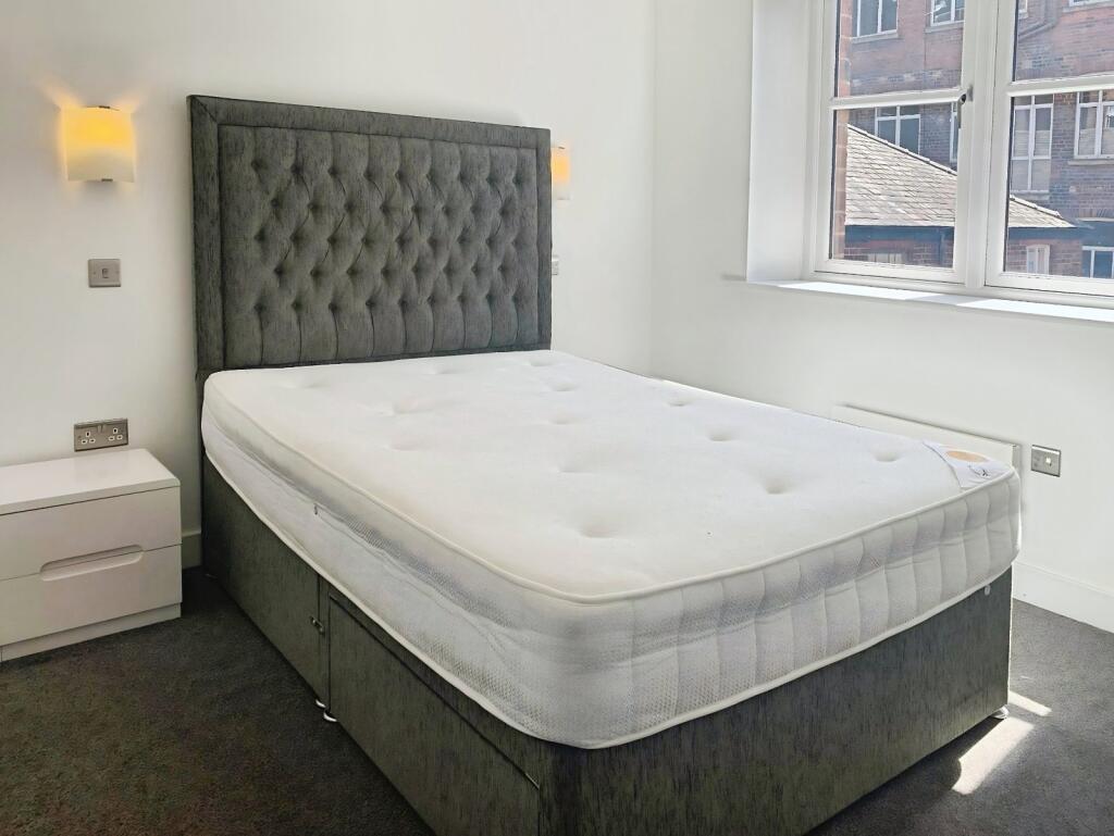 Apartment in Leeds, Arena Quarter, Woodhouse - View 4