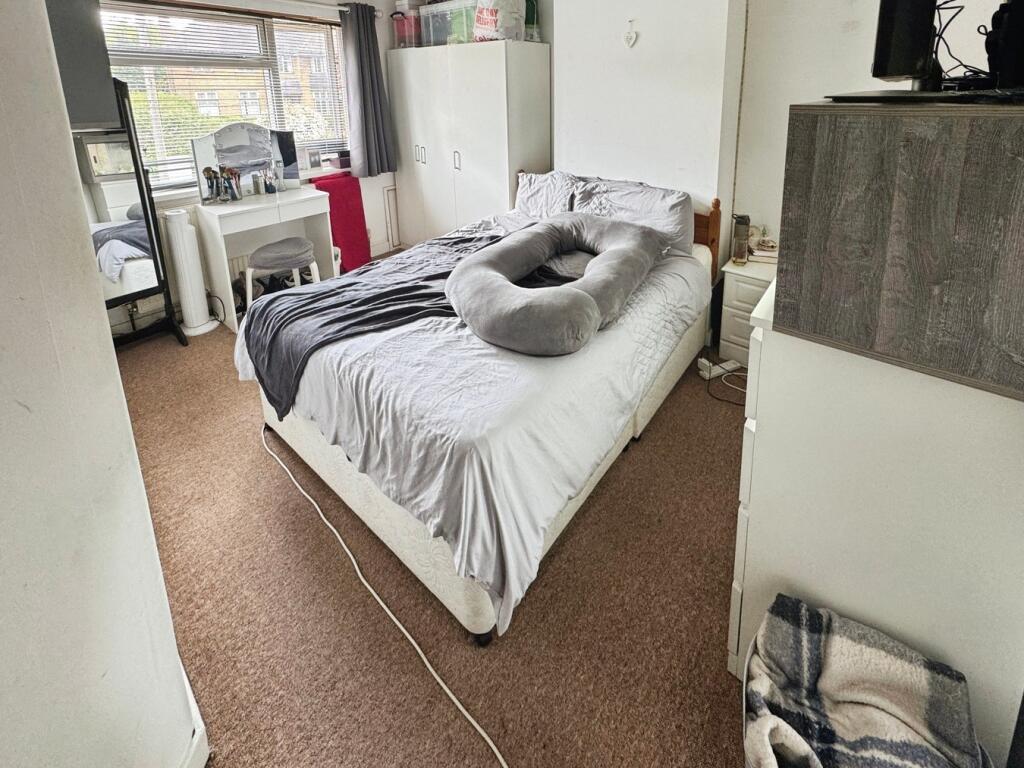 House in Walsall, Pheasey - More
