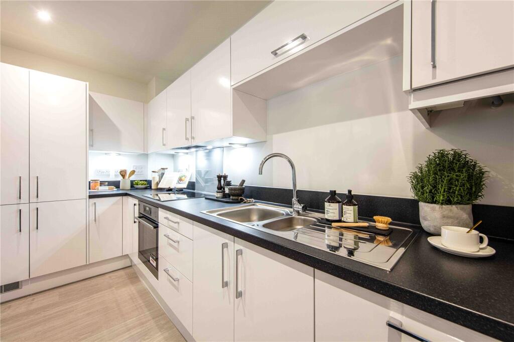 Apartment in Slough - More