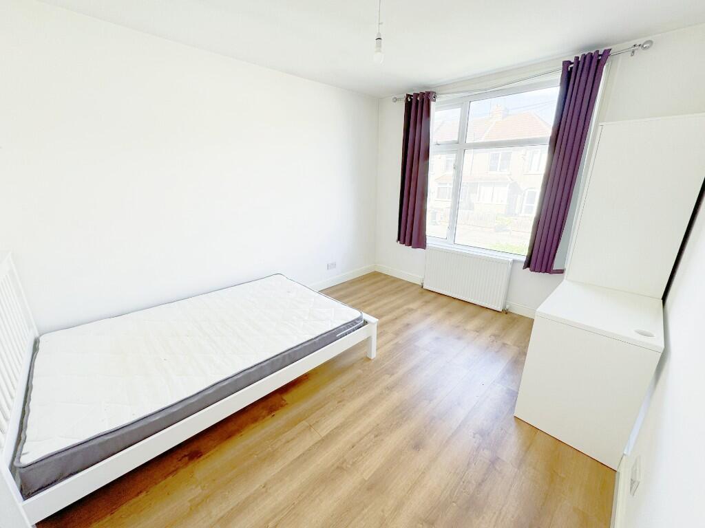5 bedroom semi-detached house for rent