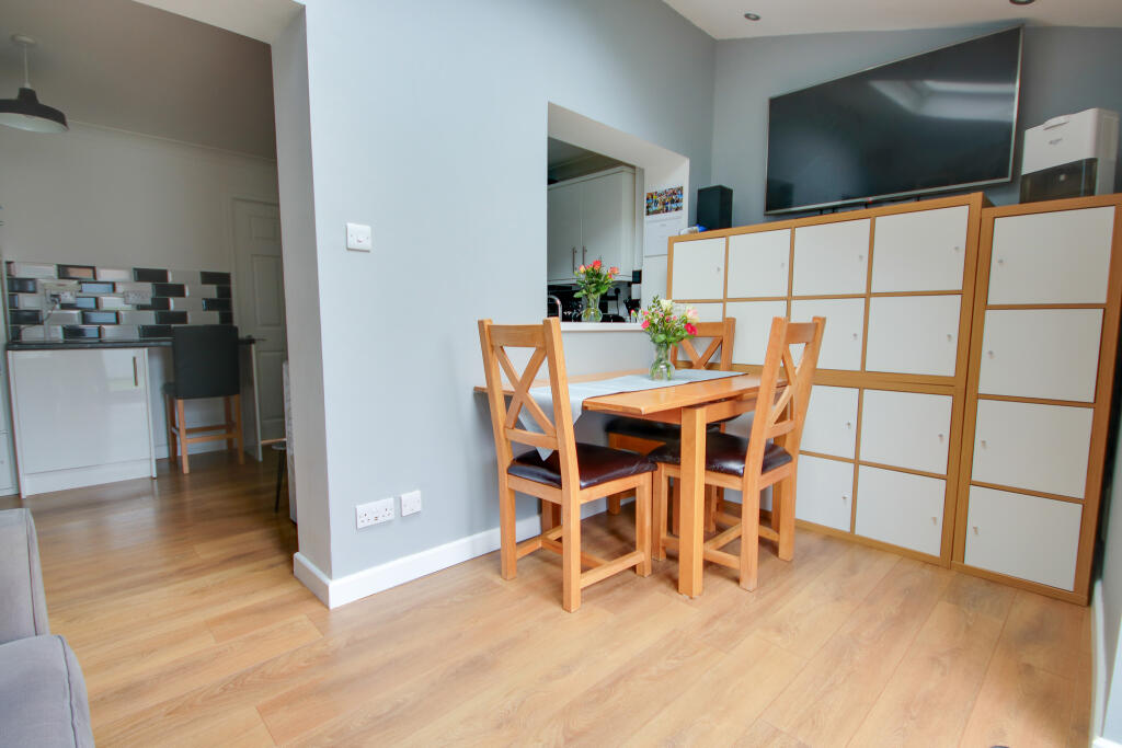 Sholing! Driveway To Front! Extended! photo 4