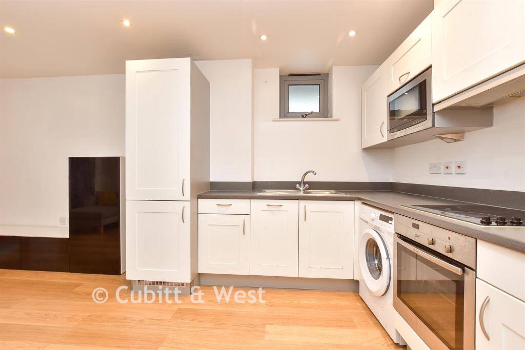 Apartment in London - View 4
