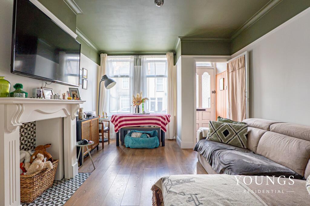 Apartment in Southend-on-Sea, Essex - More