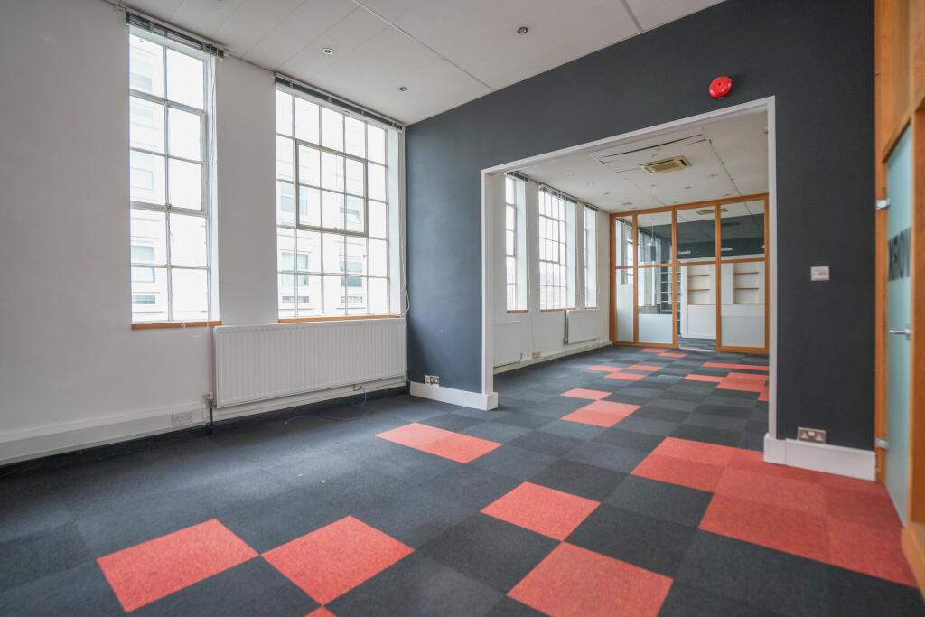 Tavistock St & Claren St - Upstairs office space-9.jpg