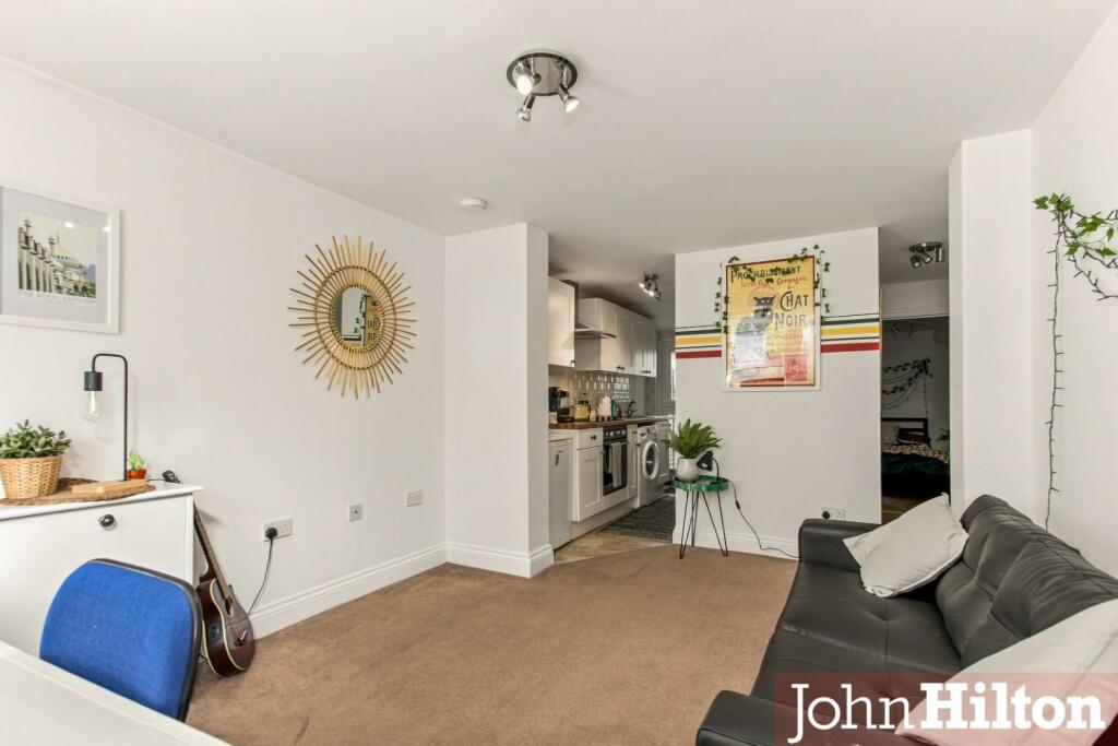 Apartment in Brighton - View 3