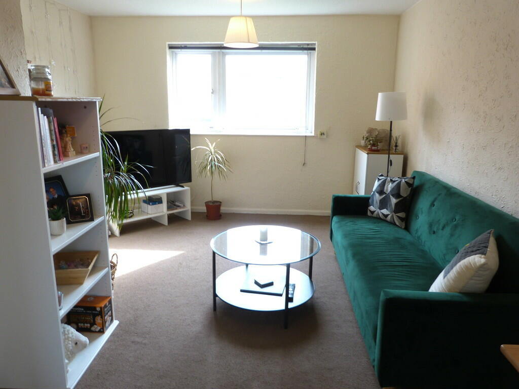 Wellington Close  photo 2