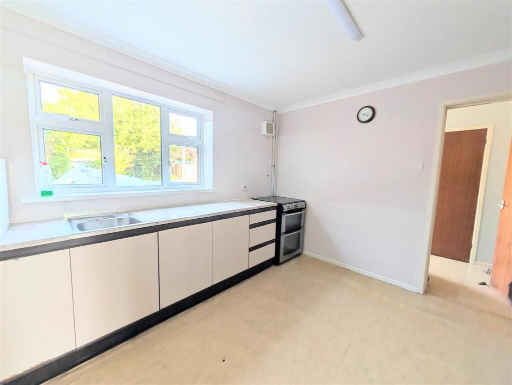Fair Oak Road, Bishopstoke, Eastleigh photo 4