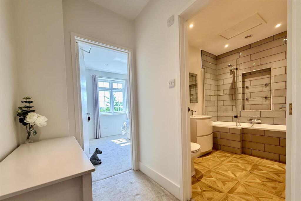 Apartment in Gloucester - More
