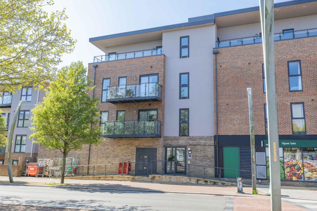 3-bed flat on Godinton Road, Ashford, TN23, £300,000