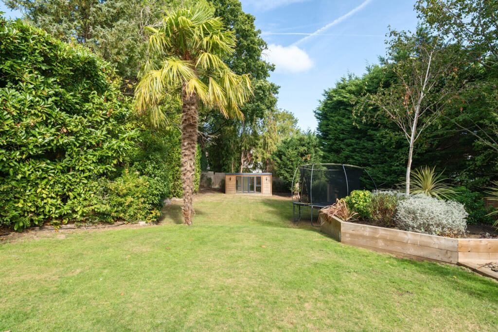 Kevington Drive, Chislehurst, BR7 photo 4