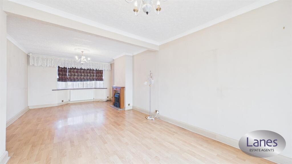 House in Broxbourne, Cheshunt - View 4