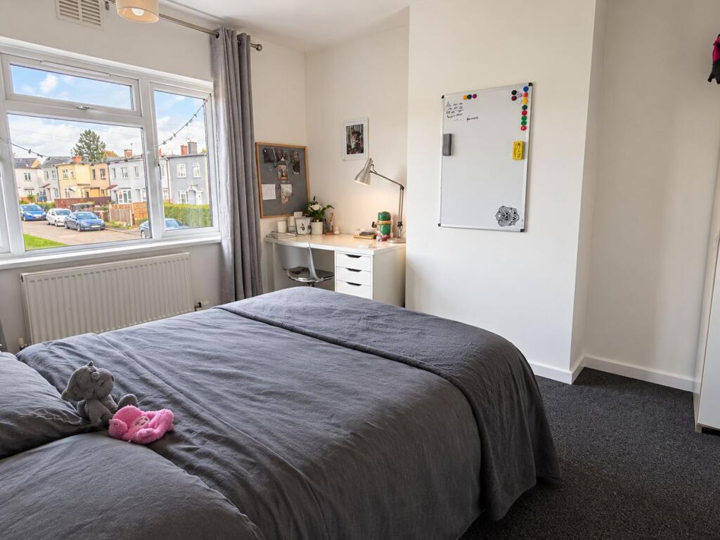 4 bedroom semi-detached house for rent