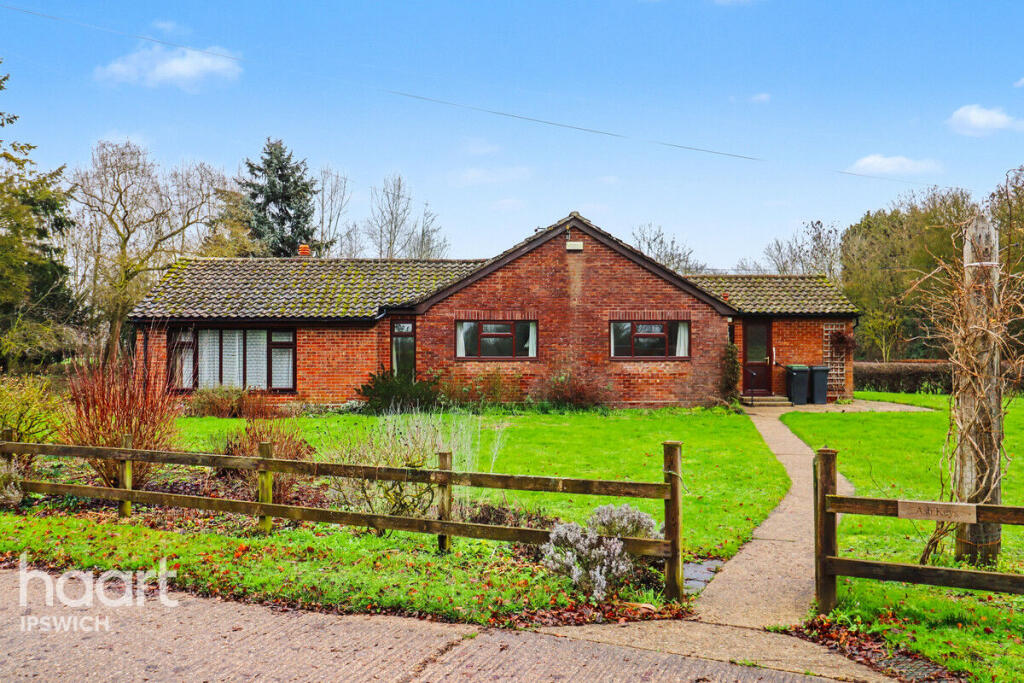 3-bed detached on Oak Farm Lane, Mendlesham, £450,000