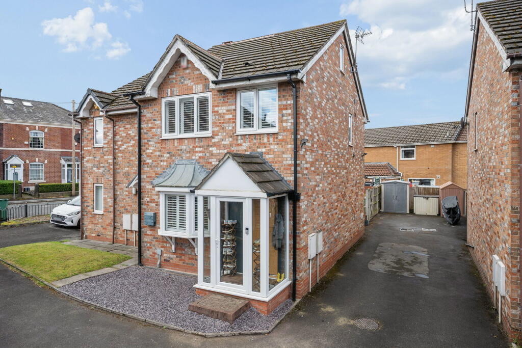 Main image of property: Parr Lane, Unsworth