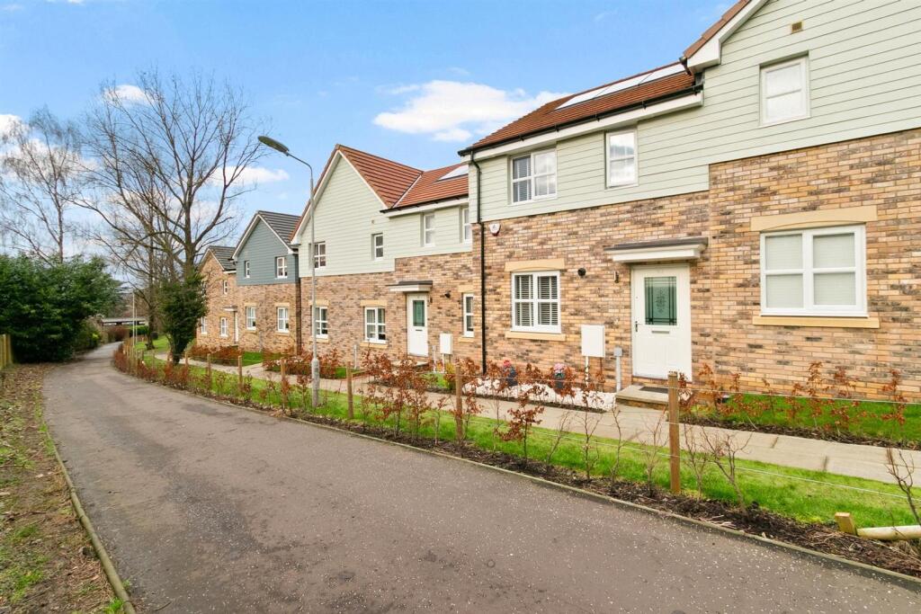 Main image of property: Garshake Wynd, Dumbarton G82 3AF