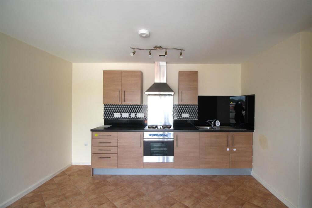 The Quadrant, Camp Street, Salford M7 - View 4