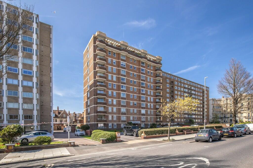 4-bed flat on Grand Avenue, Hove, BN3 2NG, £700,000