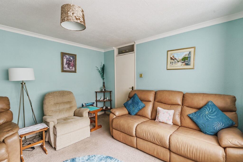 House in Lewes, Seaford - More