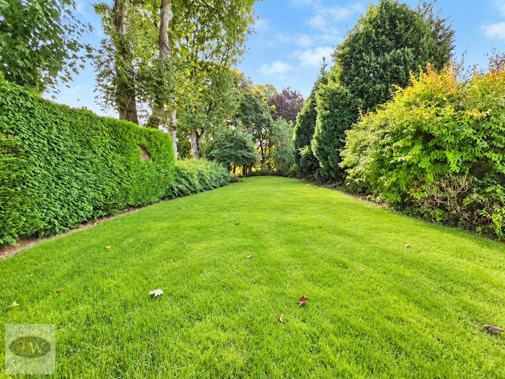 Hollin Head, Baildon, BD17 7LJ photo 2