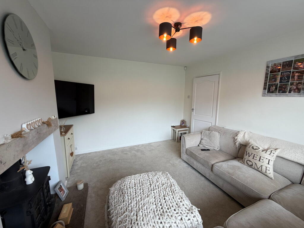 House in Huddersfield - View 3