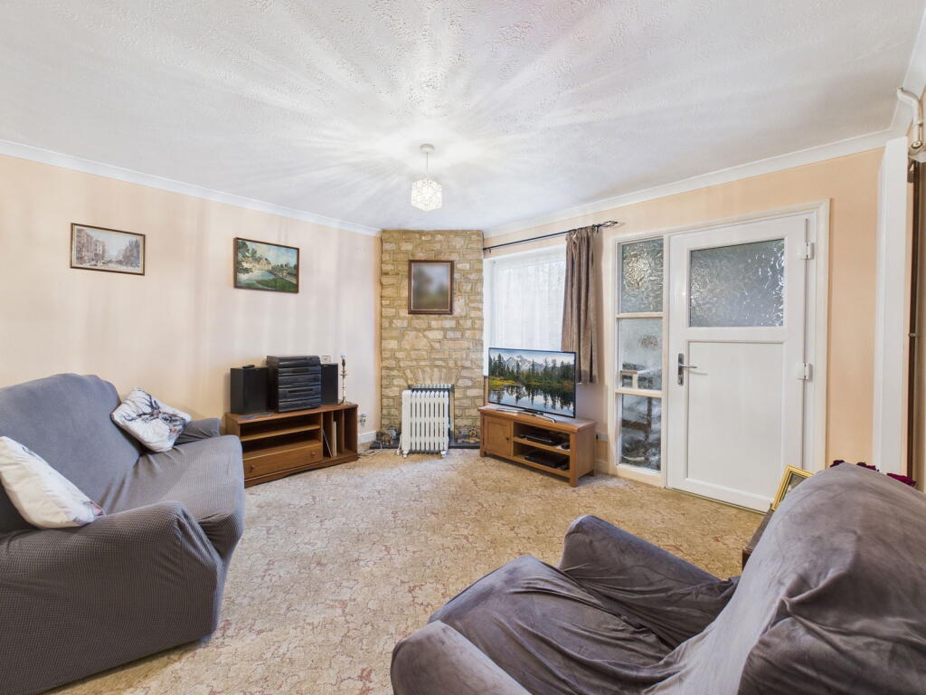 Savernake Drive, Calne, SN11 0DN photo 3
