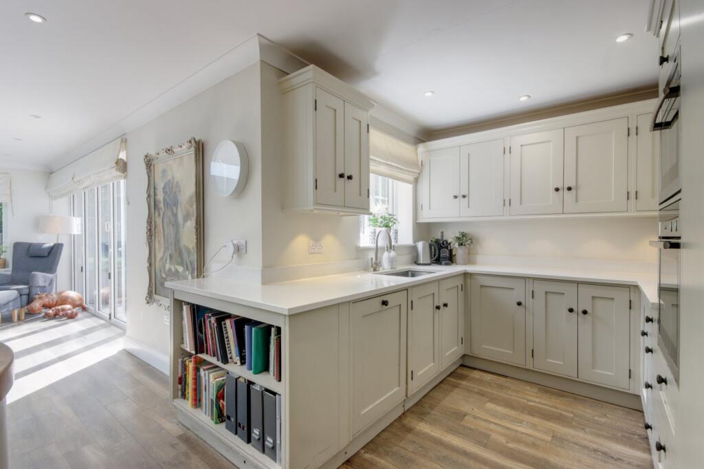 House in Sevenoaks, St John's - More