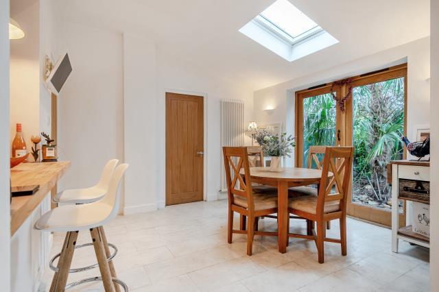 Hunts Close, Stonesfield, Witney photo 4