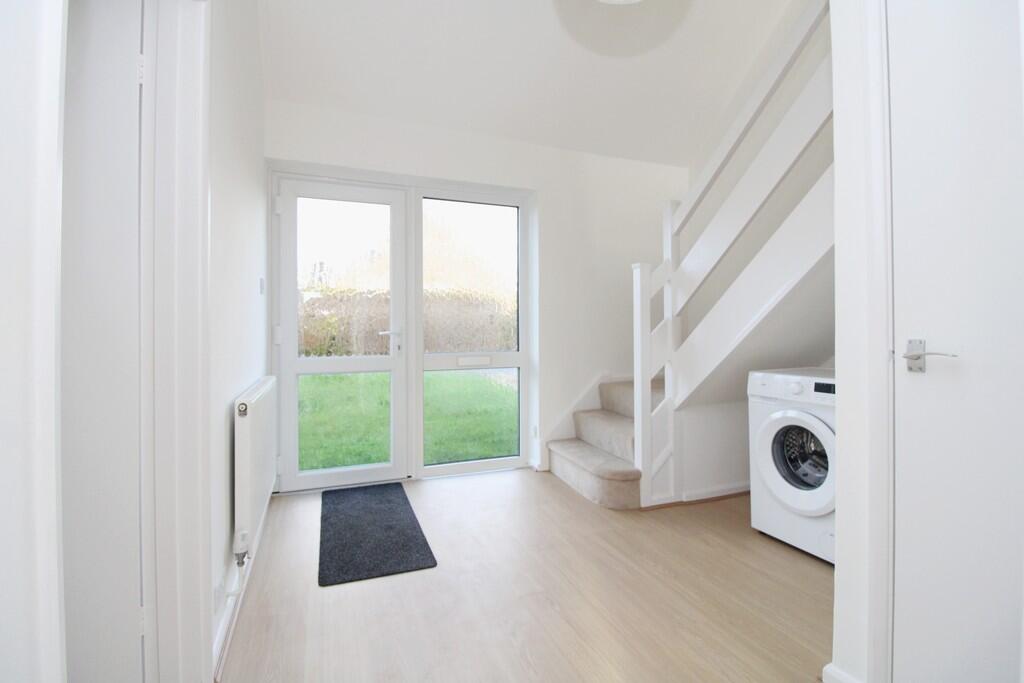 Firs Drive, Rugby photo 3