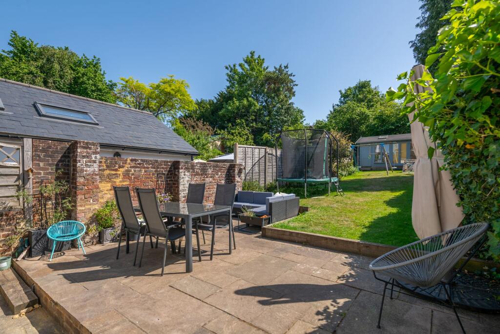 House in Reigate and Banstead, Meadvale - View 2