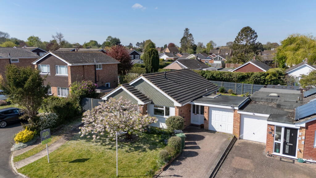 Main image of property: Blackwater Close, Oakley, Basingstoke, RG23 7AS