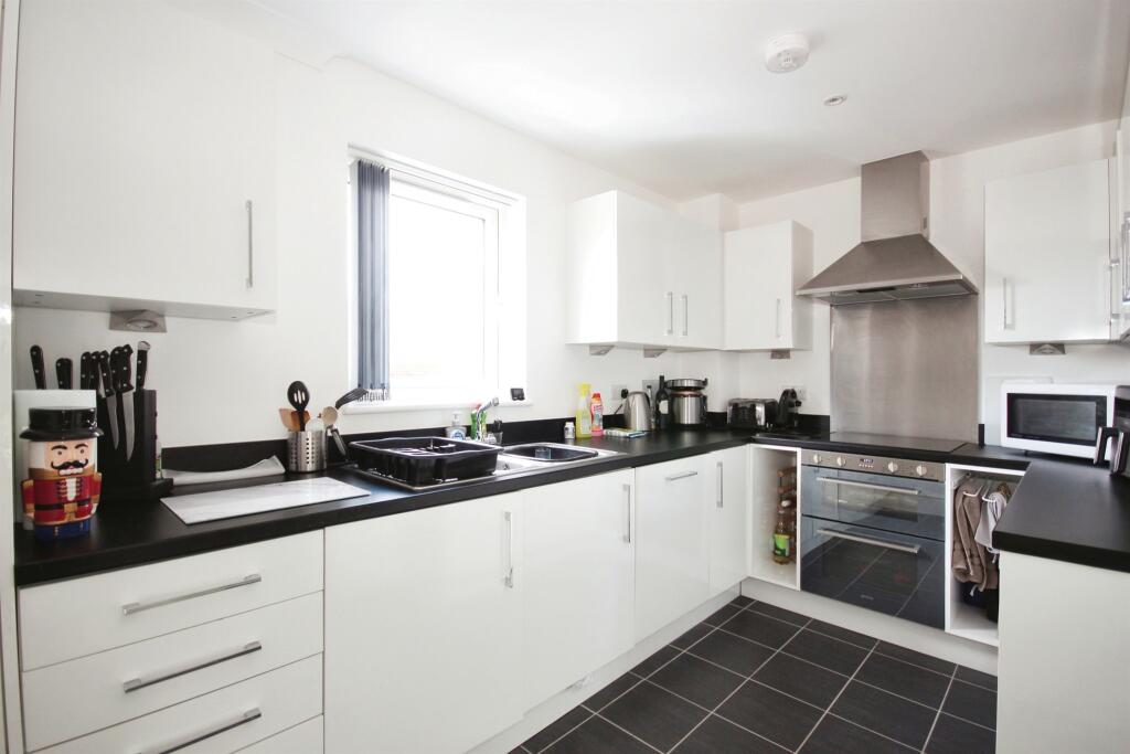 Apartment in Warwick - More