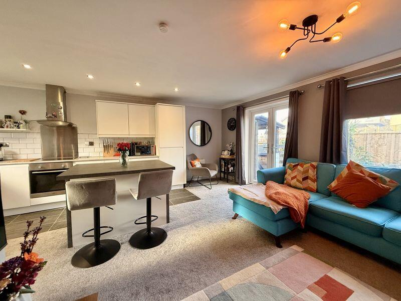 Carroll Road, Plymouth Ideal first-time buy: modern 2-bed home with sunny enclosed garden. - View 5