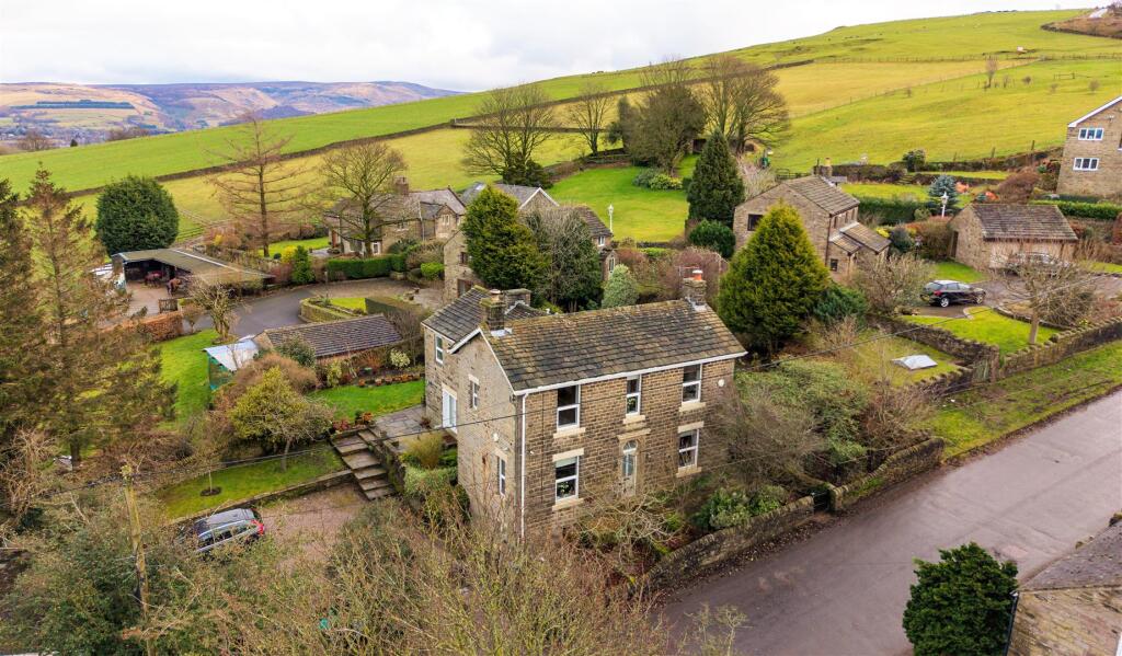 Main image of property: Chapel Brow, Charlesworth, Glossop