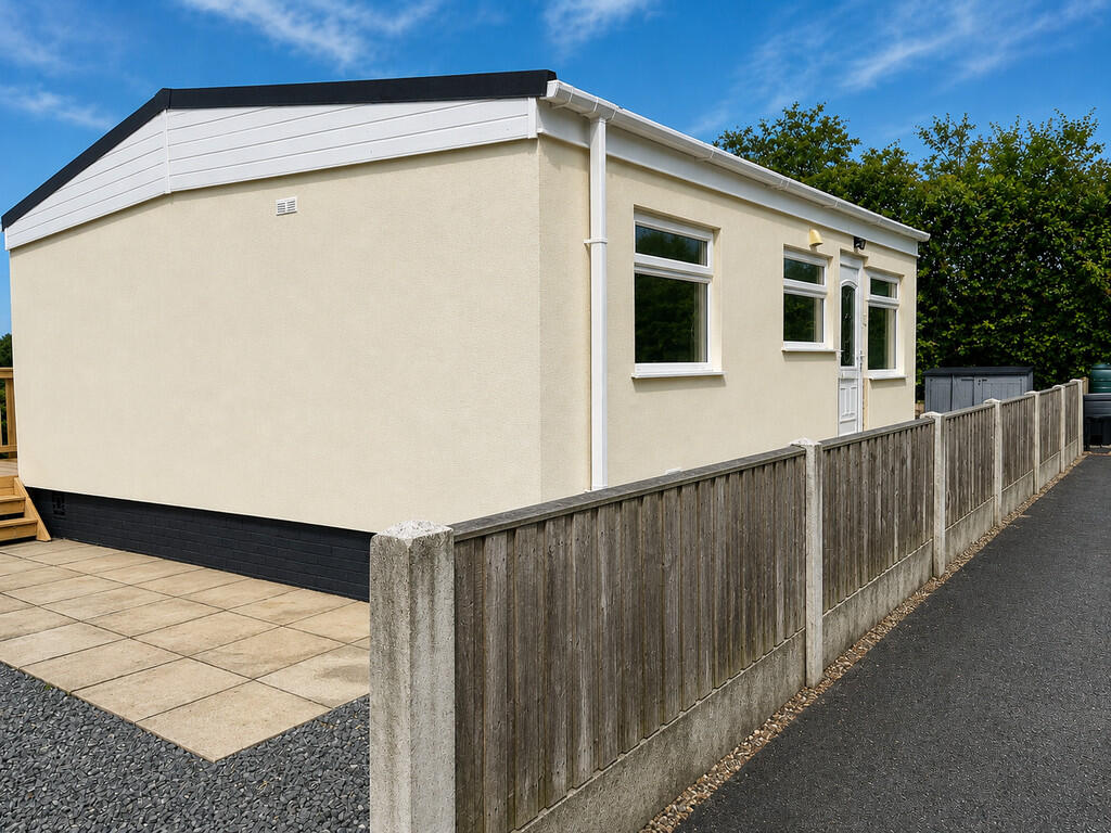 1-bed caravan on Warrington Road, Bartington, Northwich, £115,000
