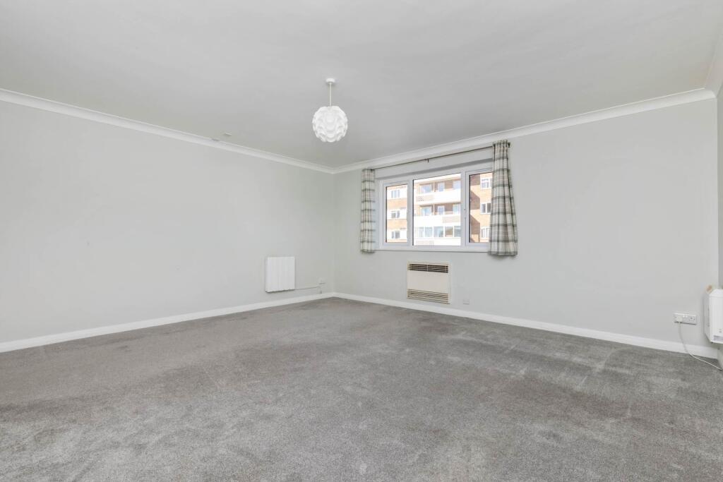 Apartment in Worthing, West Sussex - View 3