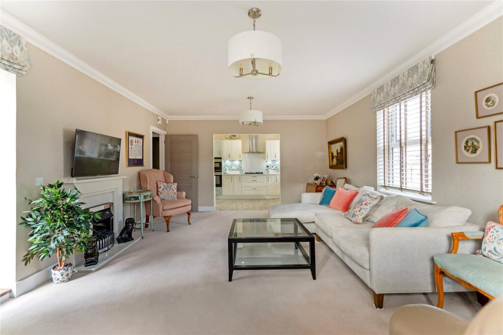 Portsmouth Road, Cobham, Surrey, KT11 photo 2