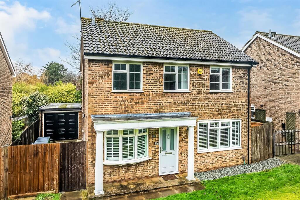 Main image of property: ASHTEAD/LEATHERHEAD BORDER, KT22