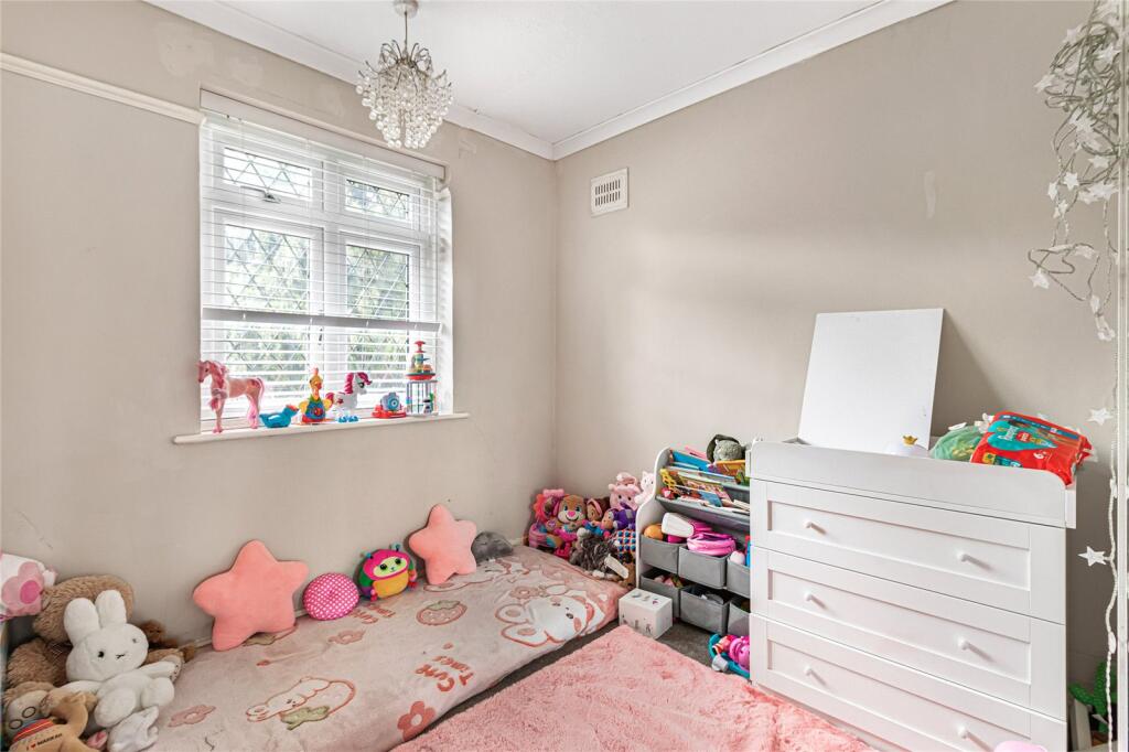 House in Dartford - More