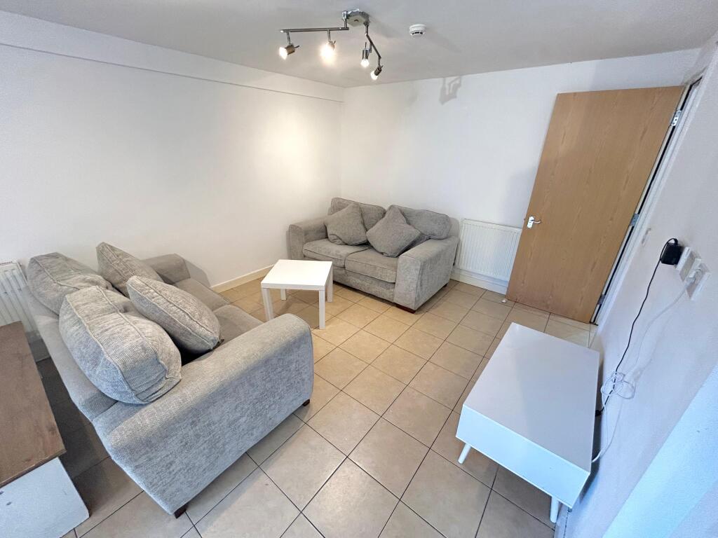 House in Cardiff, Maindy, Cathays - More