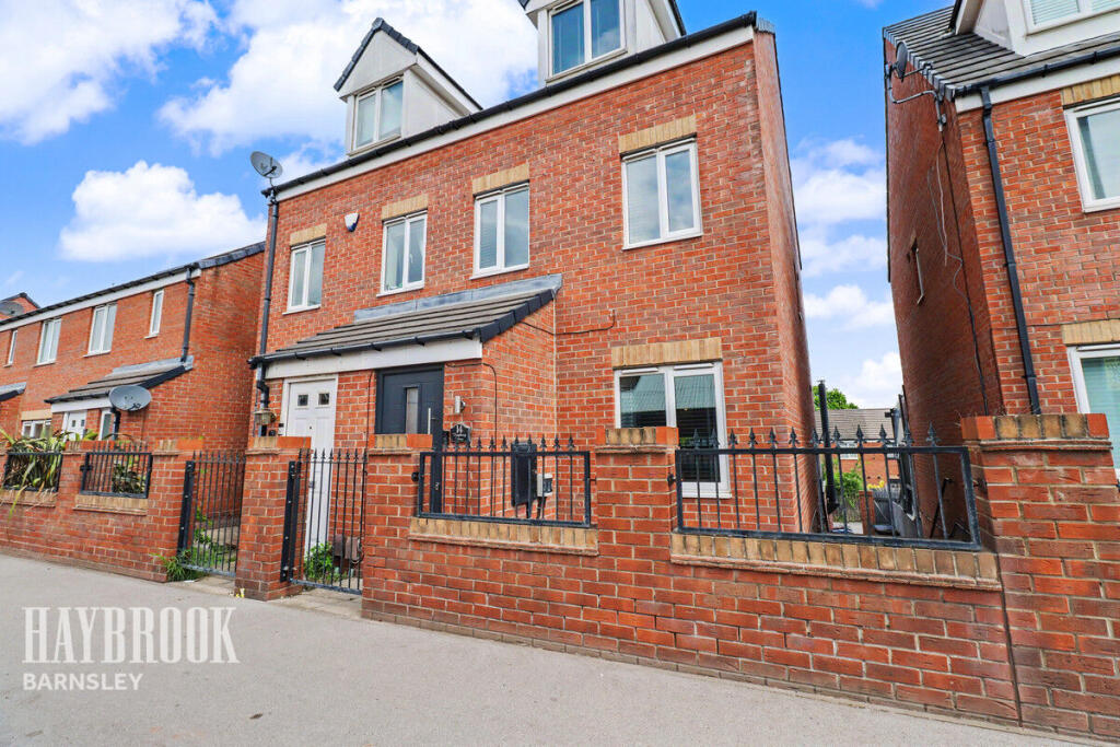 3-bed semi-detached on Rookery View, Barnsley, £225,000